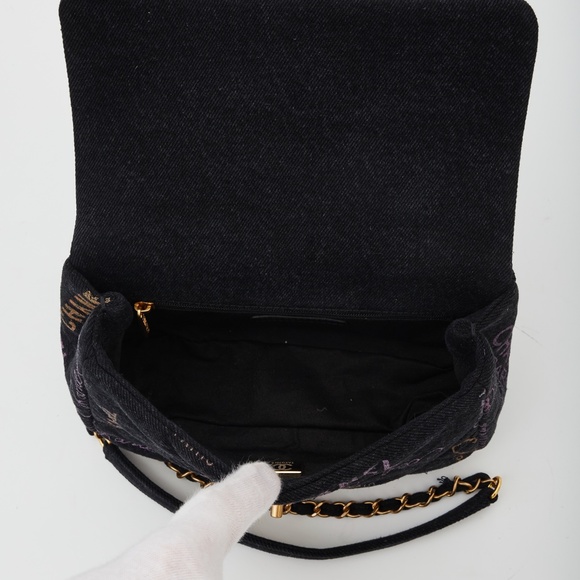 CHANEL PRINTED LOGO BLACK DENIM SMALL GRAFFITI FLAP BAG (2021) - Picture 5 of 8